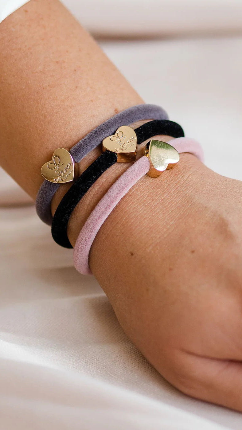 BYELOISE BLACK VELVET BAND WITH GOLD HEART CHARM