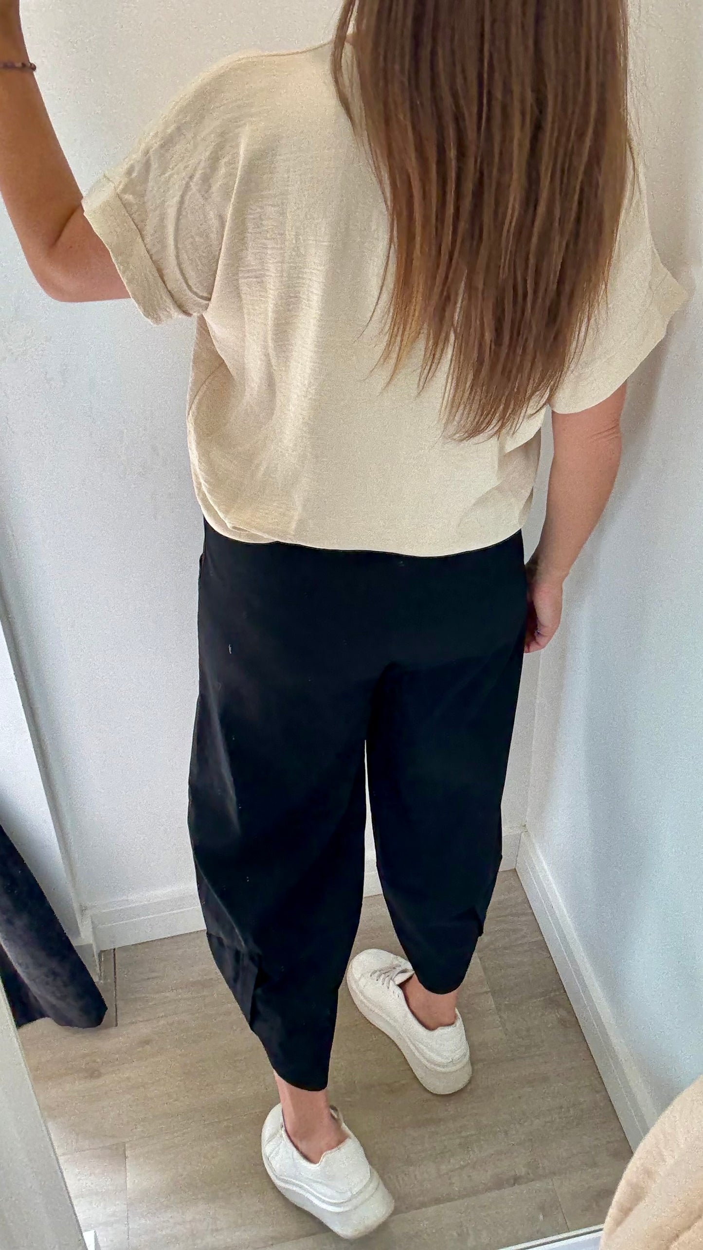 SAND V NECK SHORT SLEEVE TOP