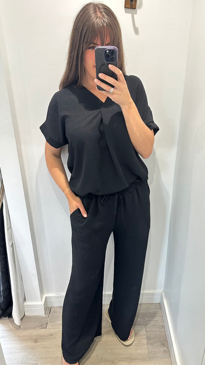 BLACK V NECK SHORT SLEEVE TOP