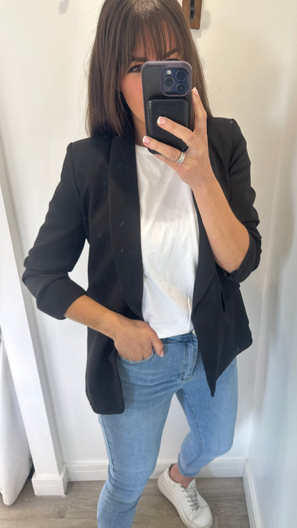 BLACK RUCHED SLEEVE BLAZER