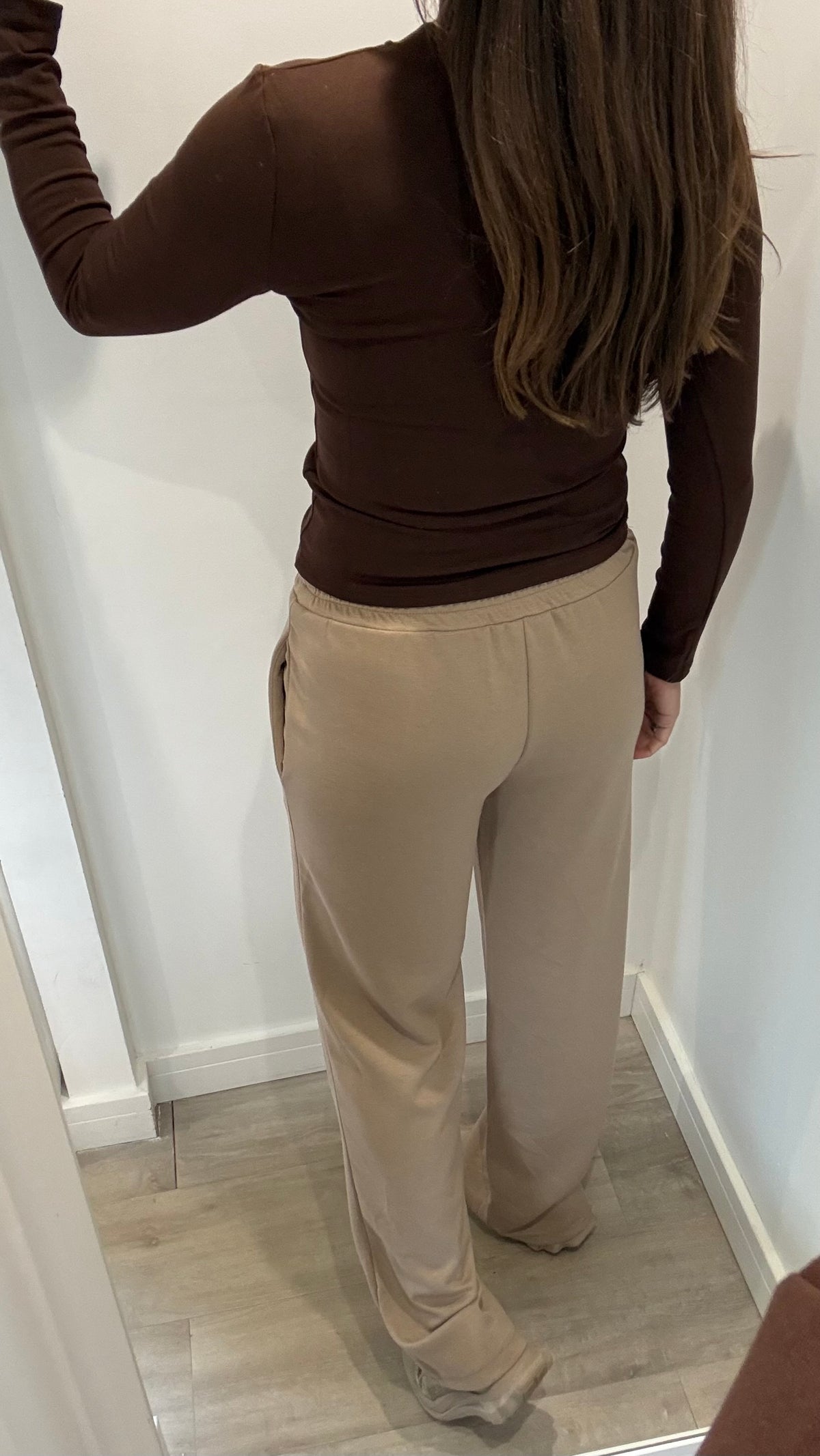 CHOCOLATE BROWN ROUND NECK STRETCH TOP