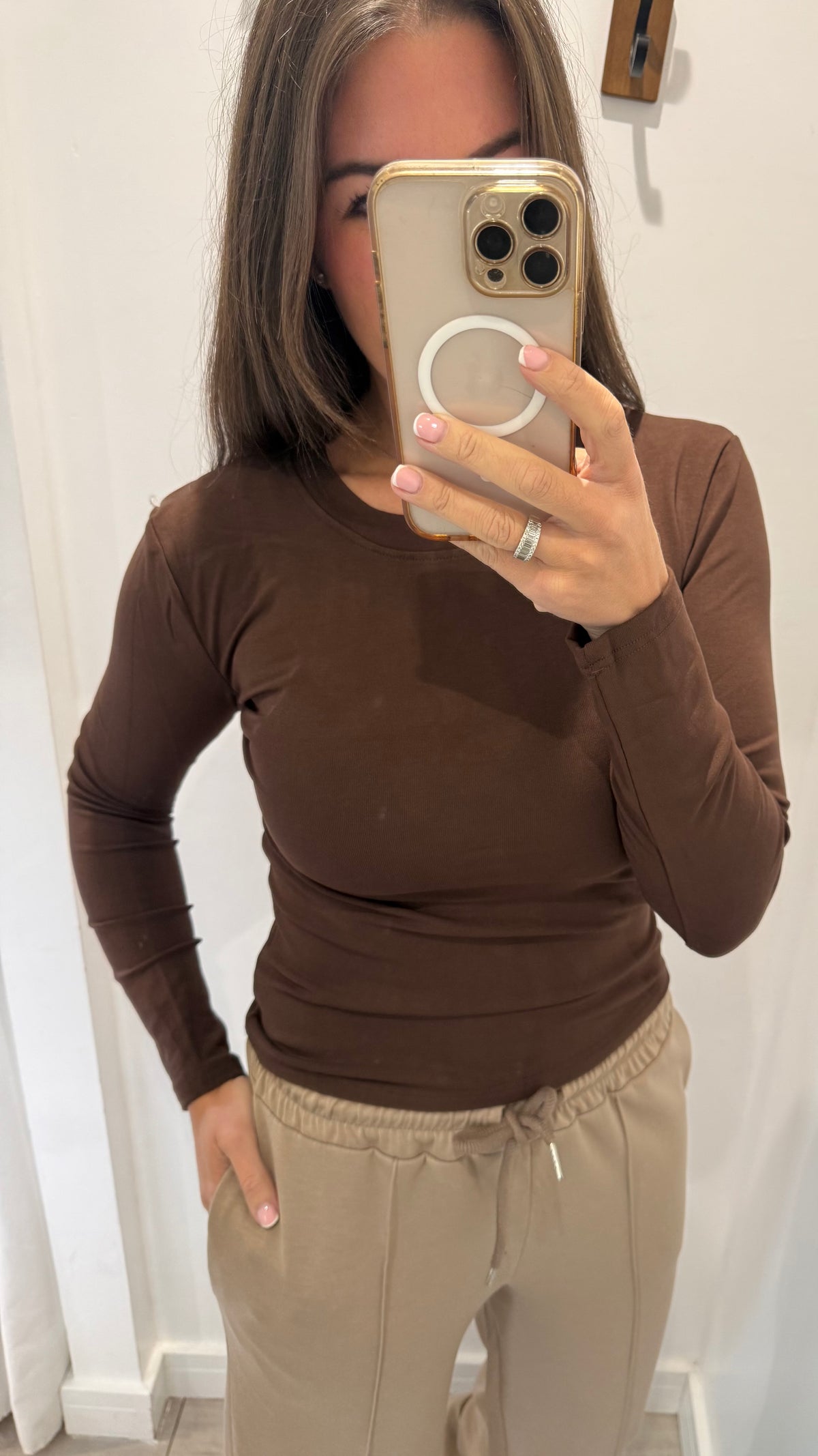 CHOCOLATE BROWN ROUND NECK STRETCH TOP