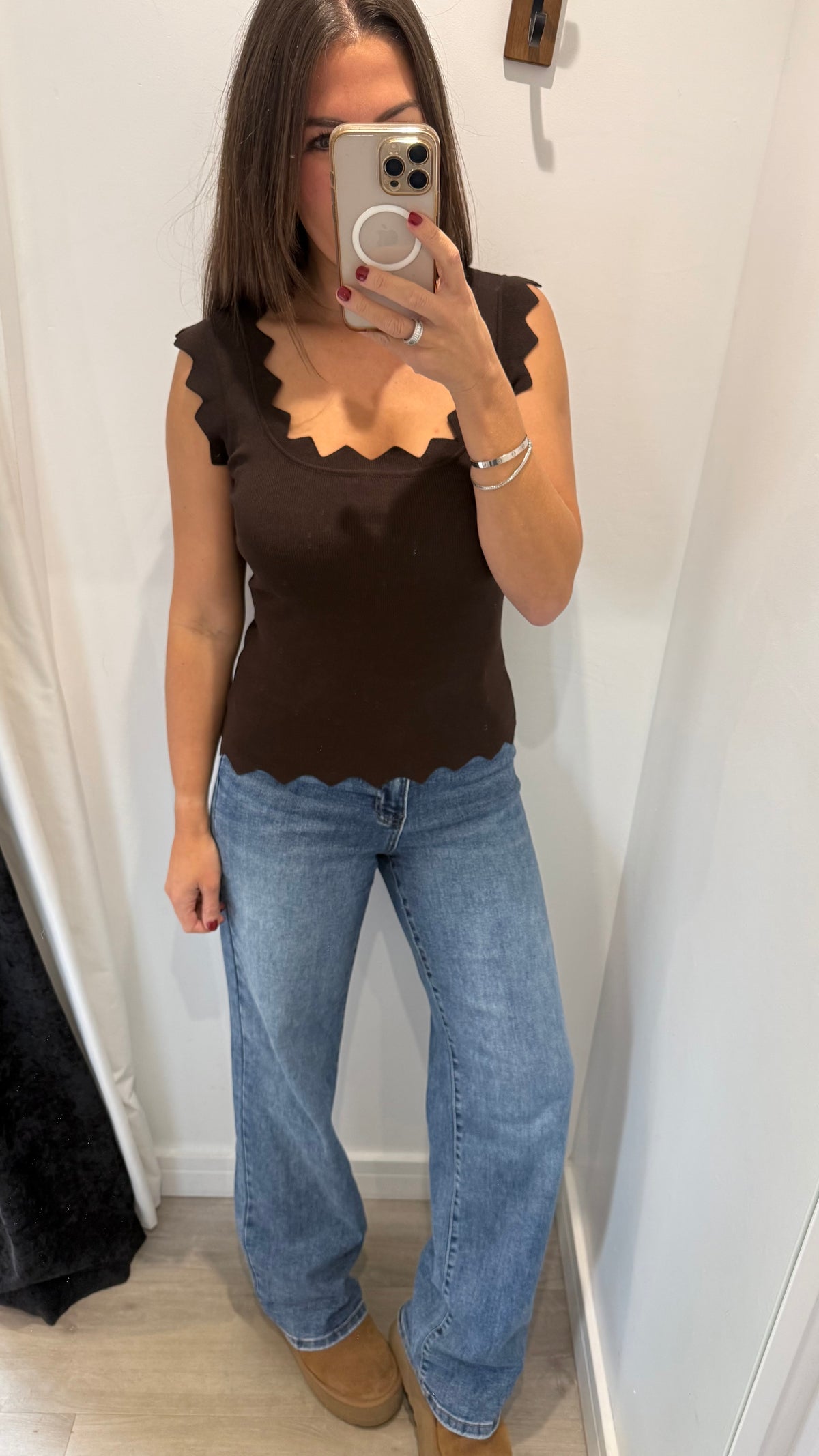 CHOCOLATE SCALLOP VEST TOP
