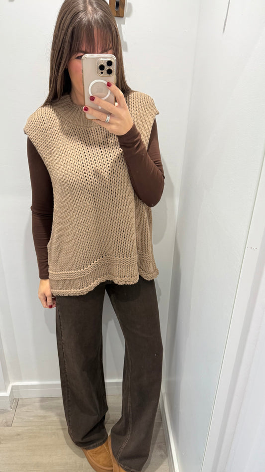 CAMEL CABLE KNIT SLEEVELESS TURTLENECK VEST