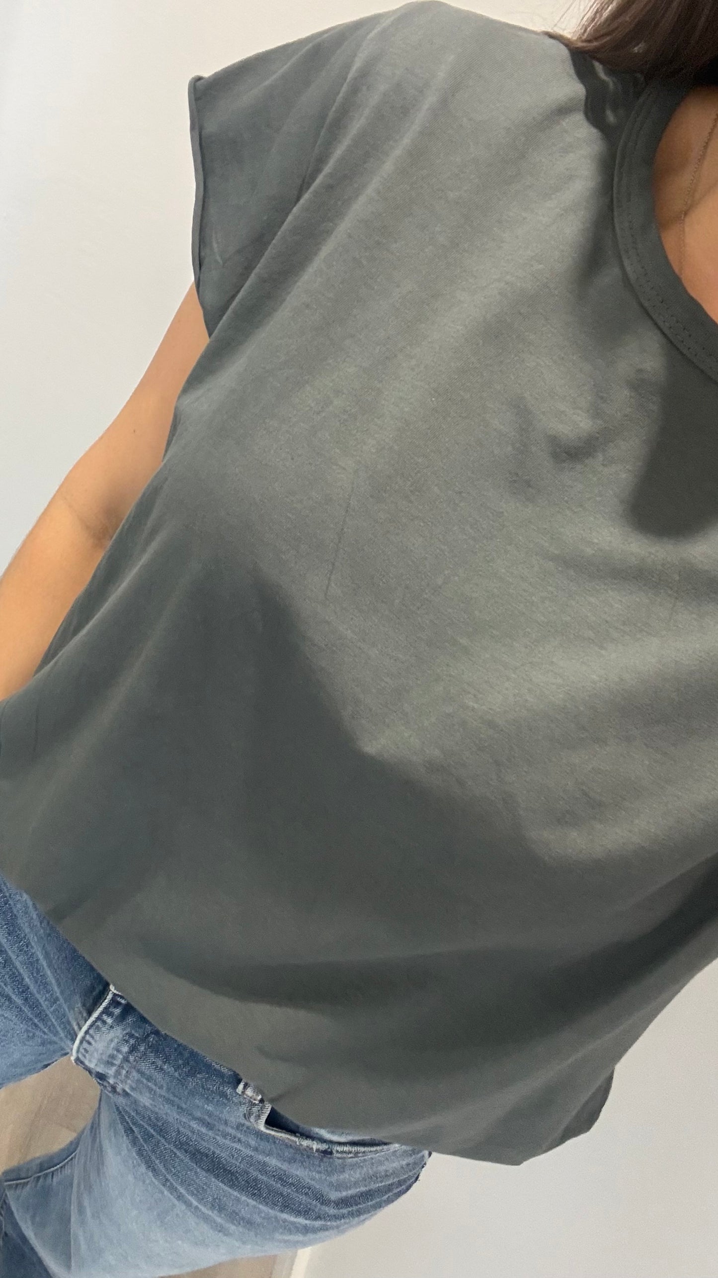 CHARCOAL CAP SLEEVE TEE