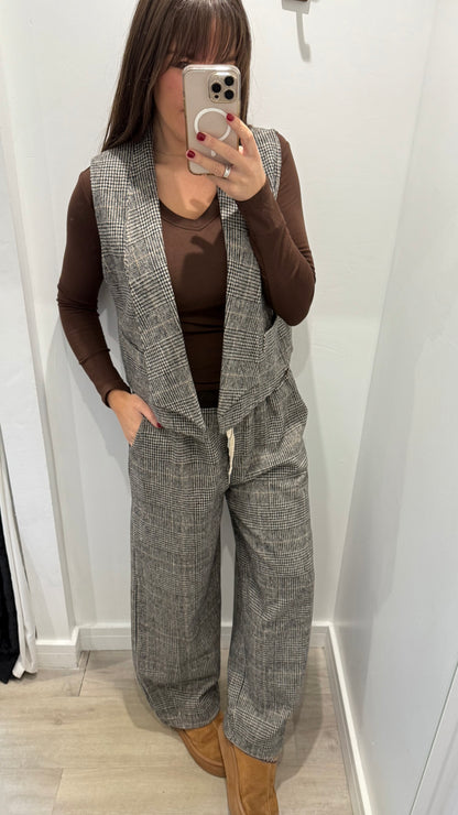 CHECKED WIDE-LEG TROUSERS WITH CHOCOLATE WAISTBAND