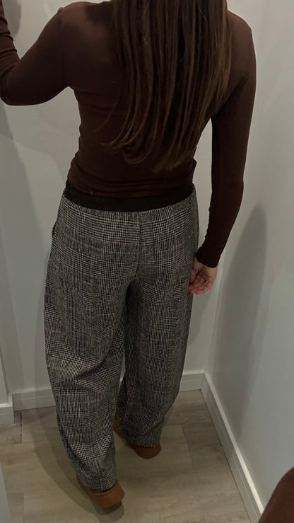 CHECKED WIDE-LEG TROUSERS WITH CHOCOLATE WAISTBAND