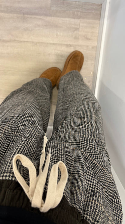 CHECKED WIDE-LEG TROUSERS WITH CHOCOLATE WAISTBAND