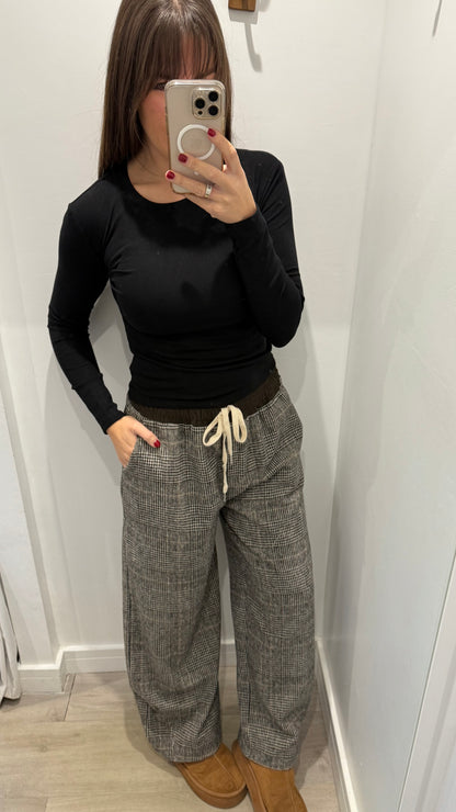 CHECKED WIDE-LEG TROUSERS WITH CHOCOLATE WAISTBAND
