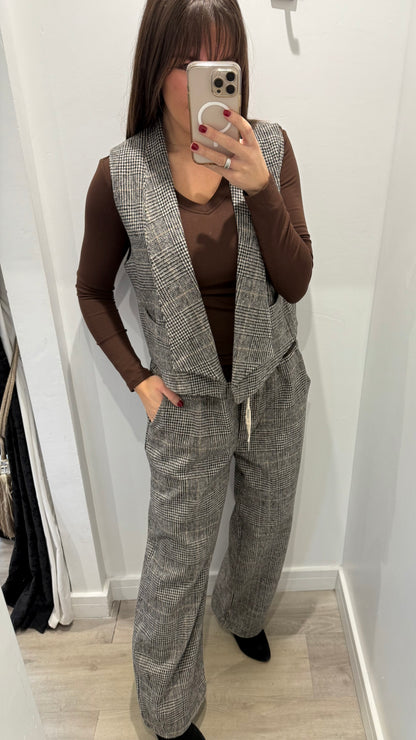 CHECKED WIDE-LEG TROUSERS WITH CHOCOLATE WAISTBAND
