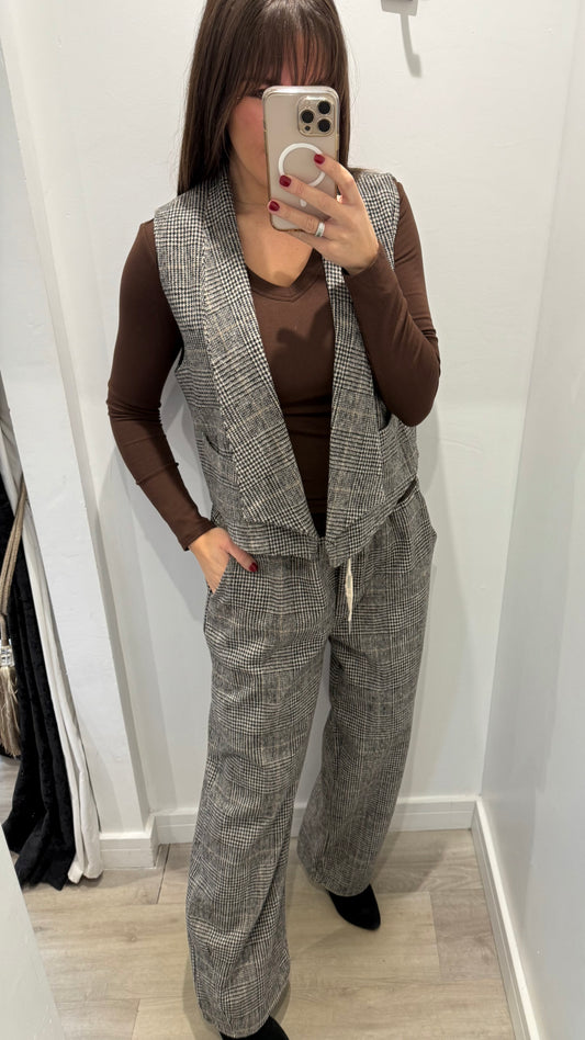 CHECKED WIDE-LEG TROUSERS WITH CHOCOLATE WAISTBAND