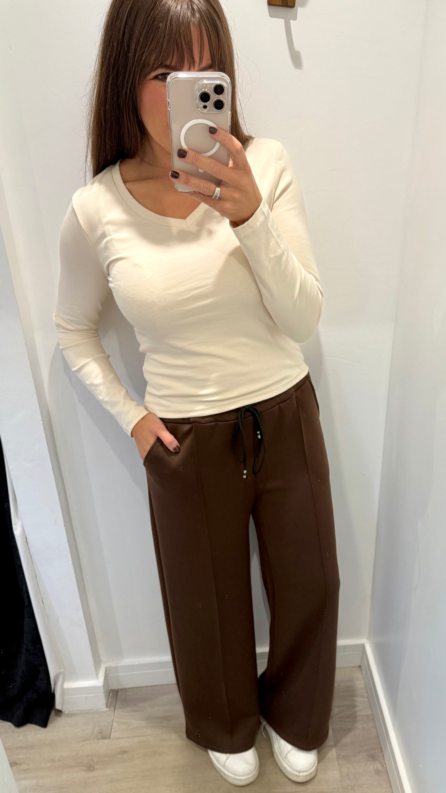 CREAM V-NECK STRETCH BASIC TOP