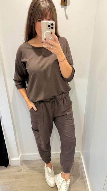 CHOCOLATE BROWN ROLL SLEEVE SWEAT