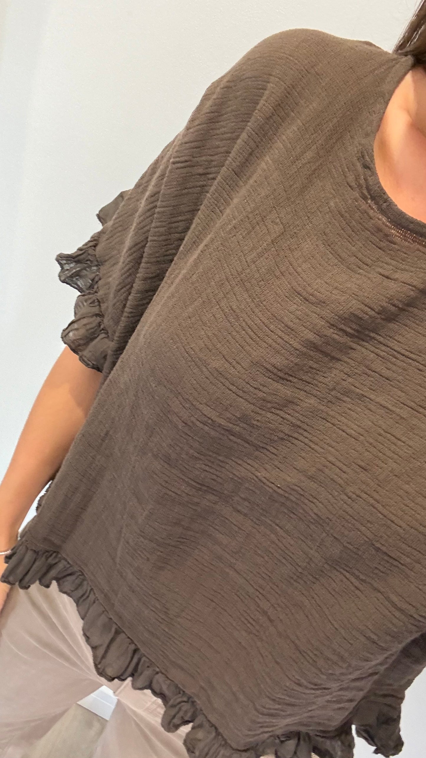 FRILL HEM COTTON TOP – CHOCOLATE