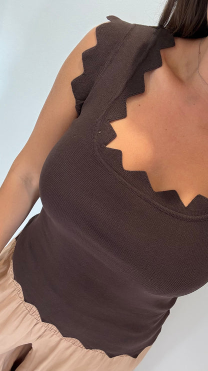 CHOCOLATE SCALLOP VEST TOP