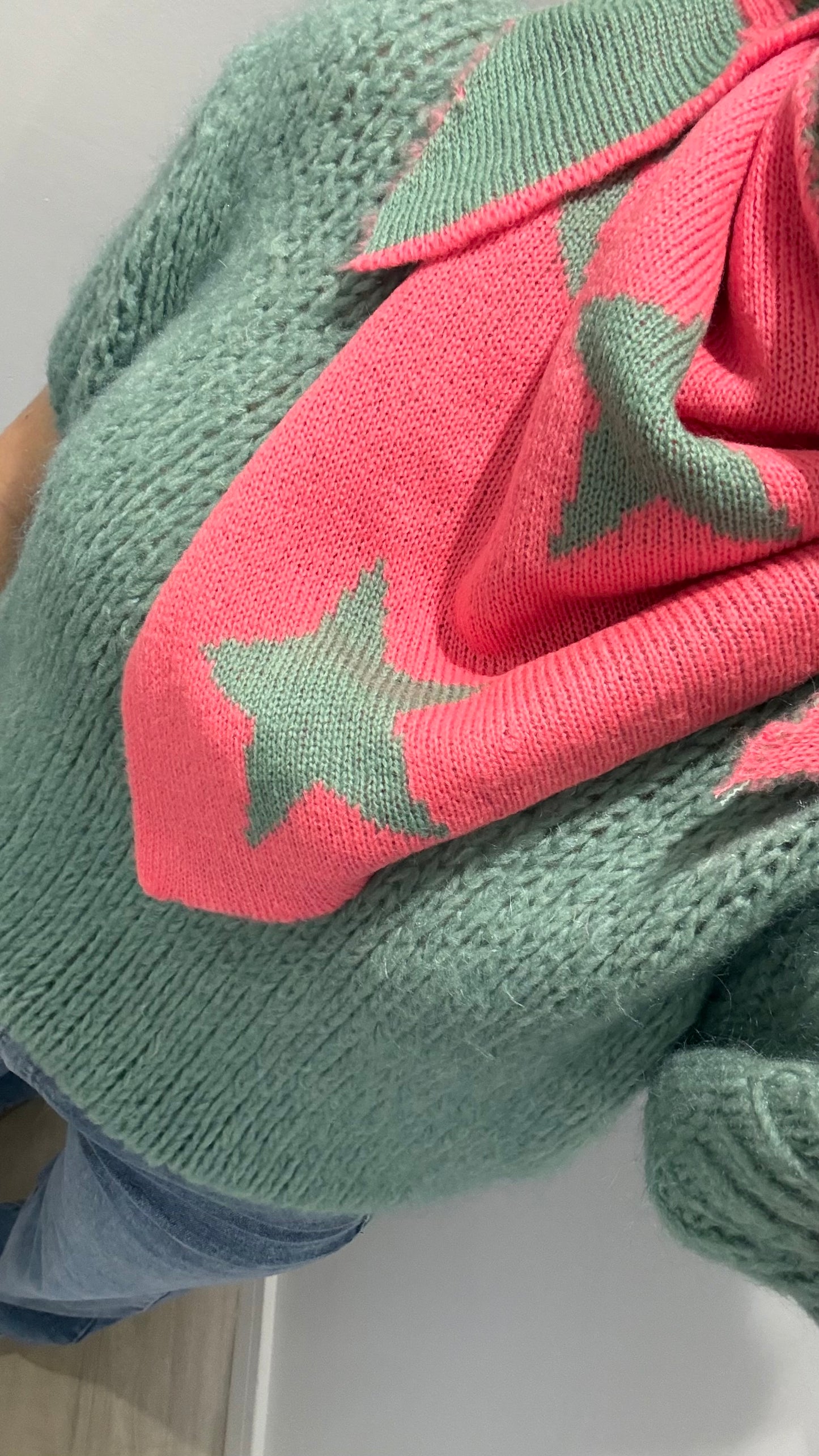 REVERSIBLE TRIANGLE STAR KNIT SCARF - MINT WITH CORAL