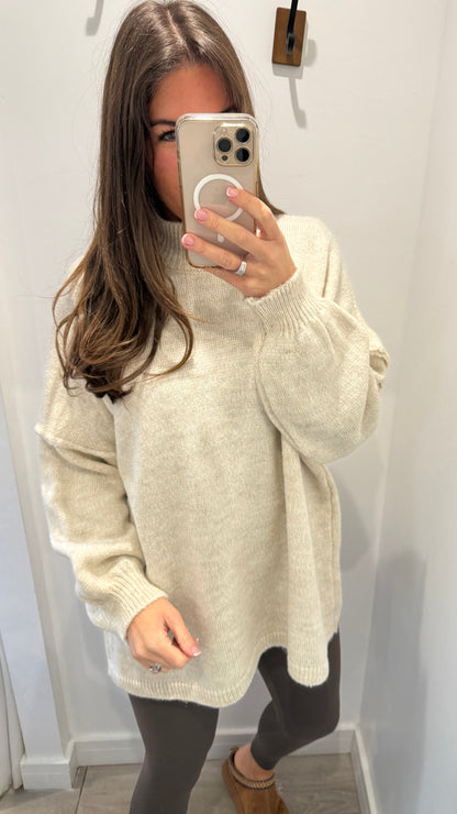 CREAM EXPOSED SEAM TURTLENECK KINIT JUMPER