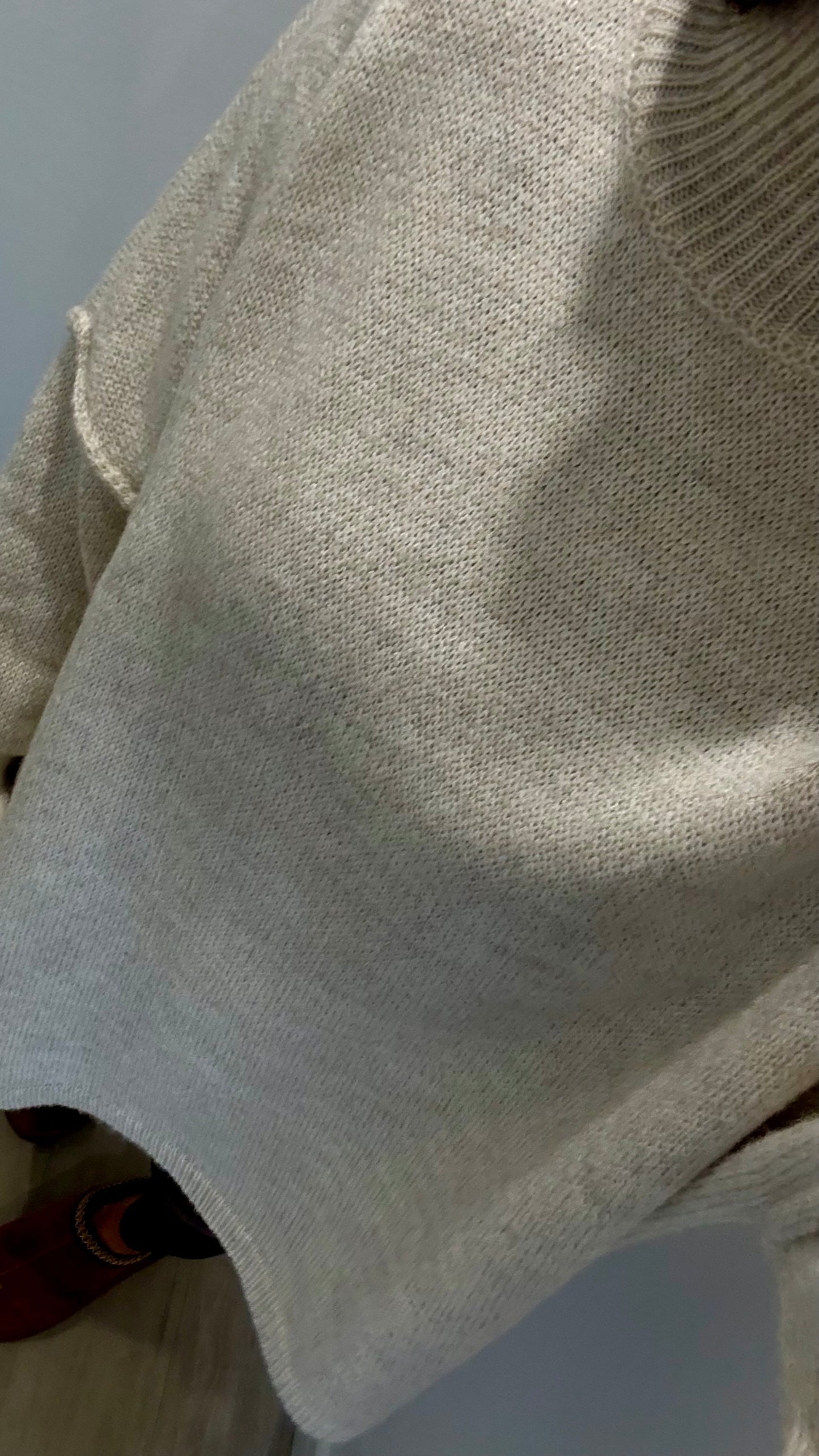 CREAM EXPOSED SEAM TURTLENECK KINIT JUMPER