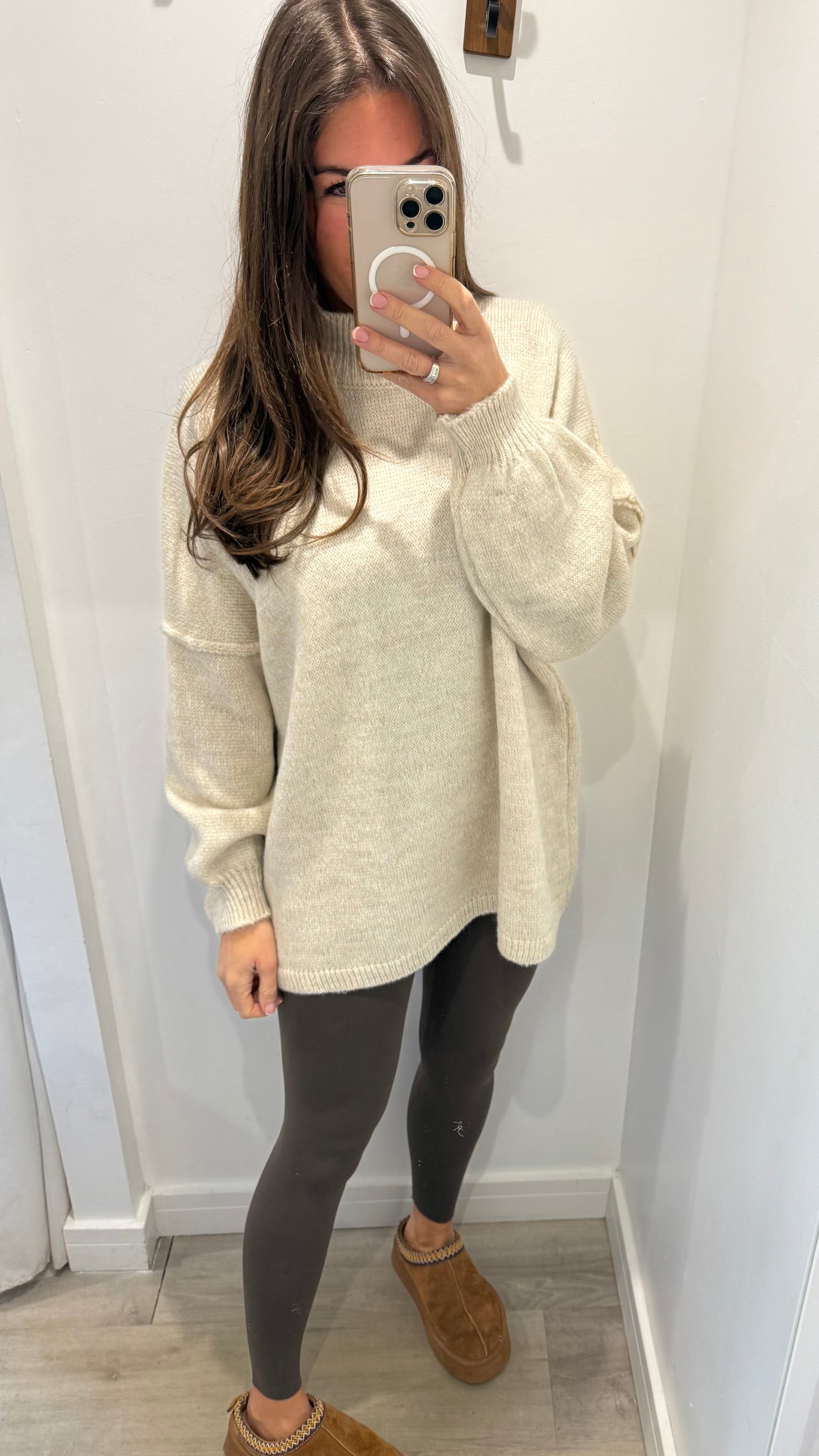 CREAM EXPOSED SEAM TURTLENECK KINIT JUMPER