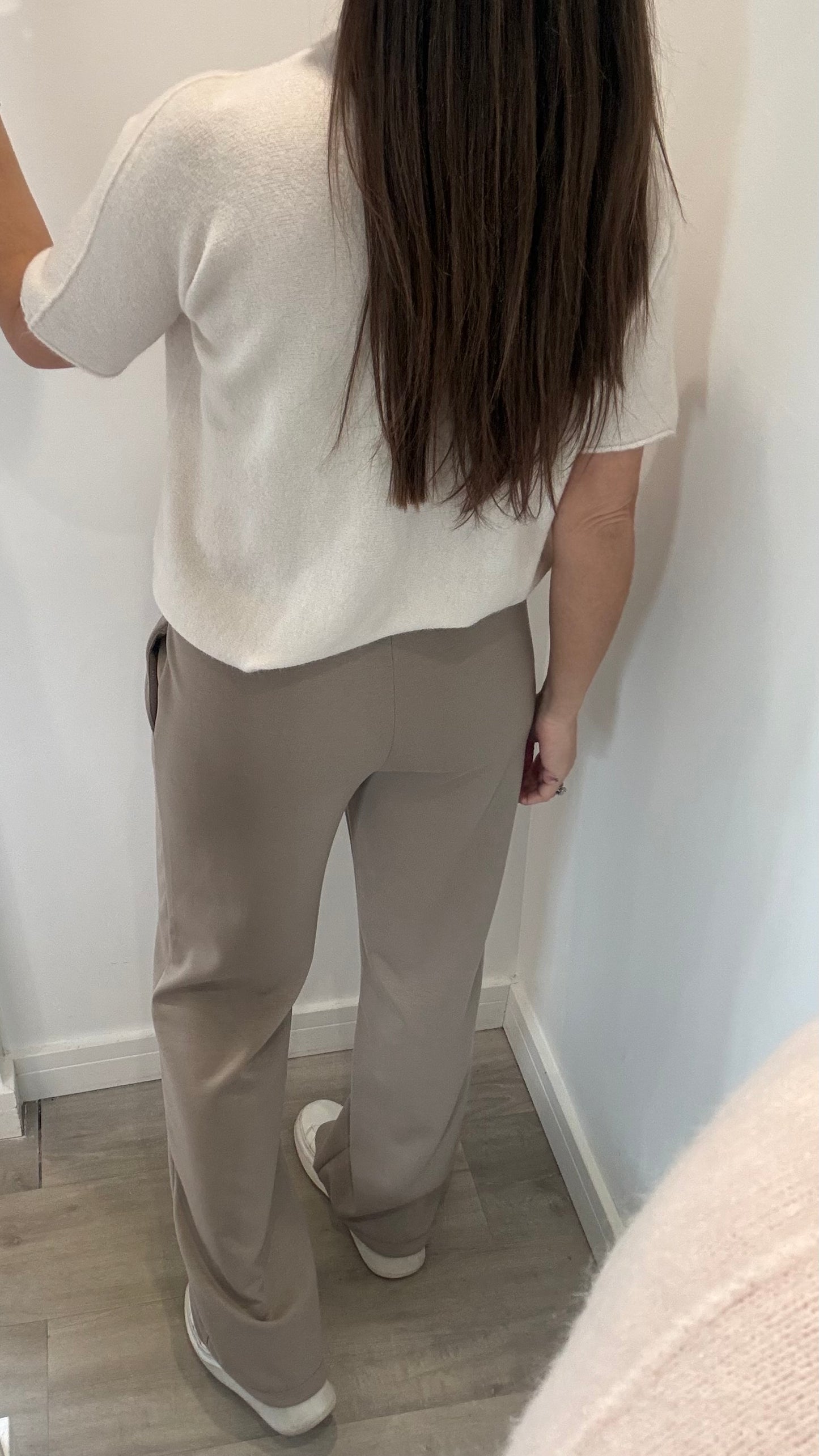 CREAM SHORT-SLEEVE TURTLENECK KNIT TOP