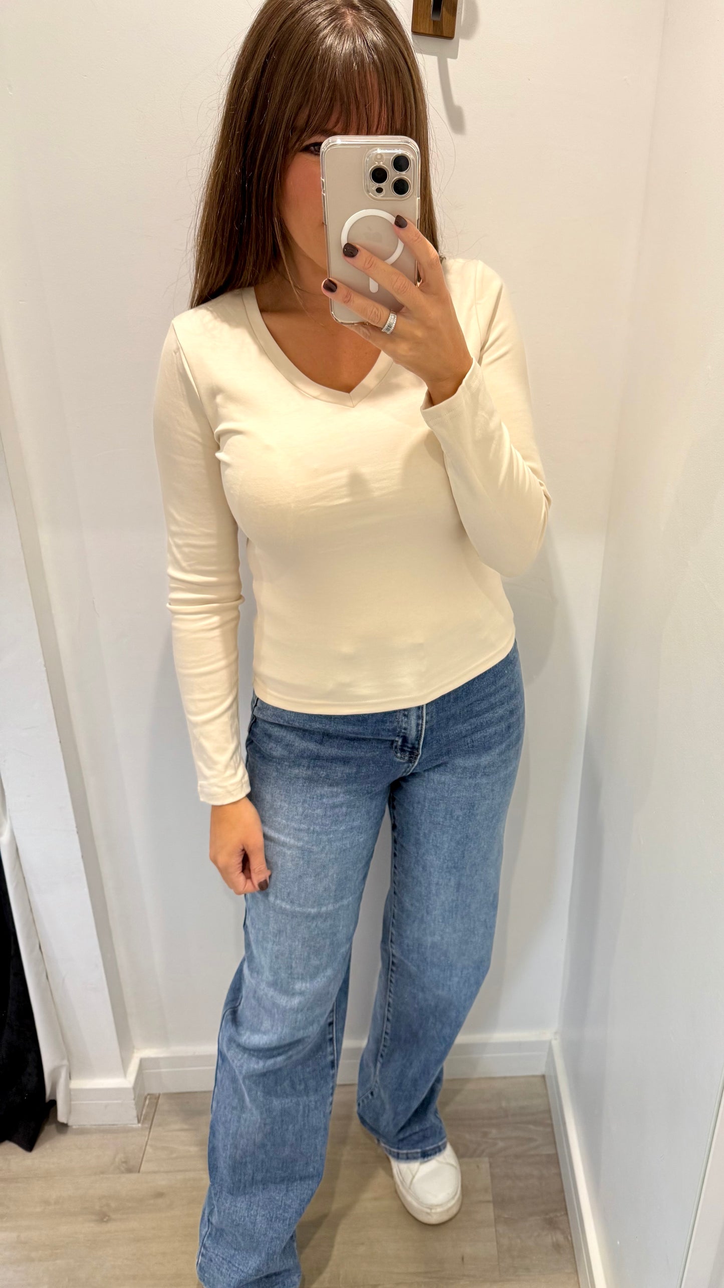 CREAM V-NECK STRETCH BASIC TOP
