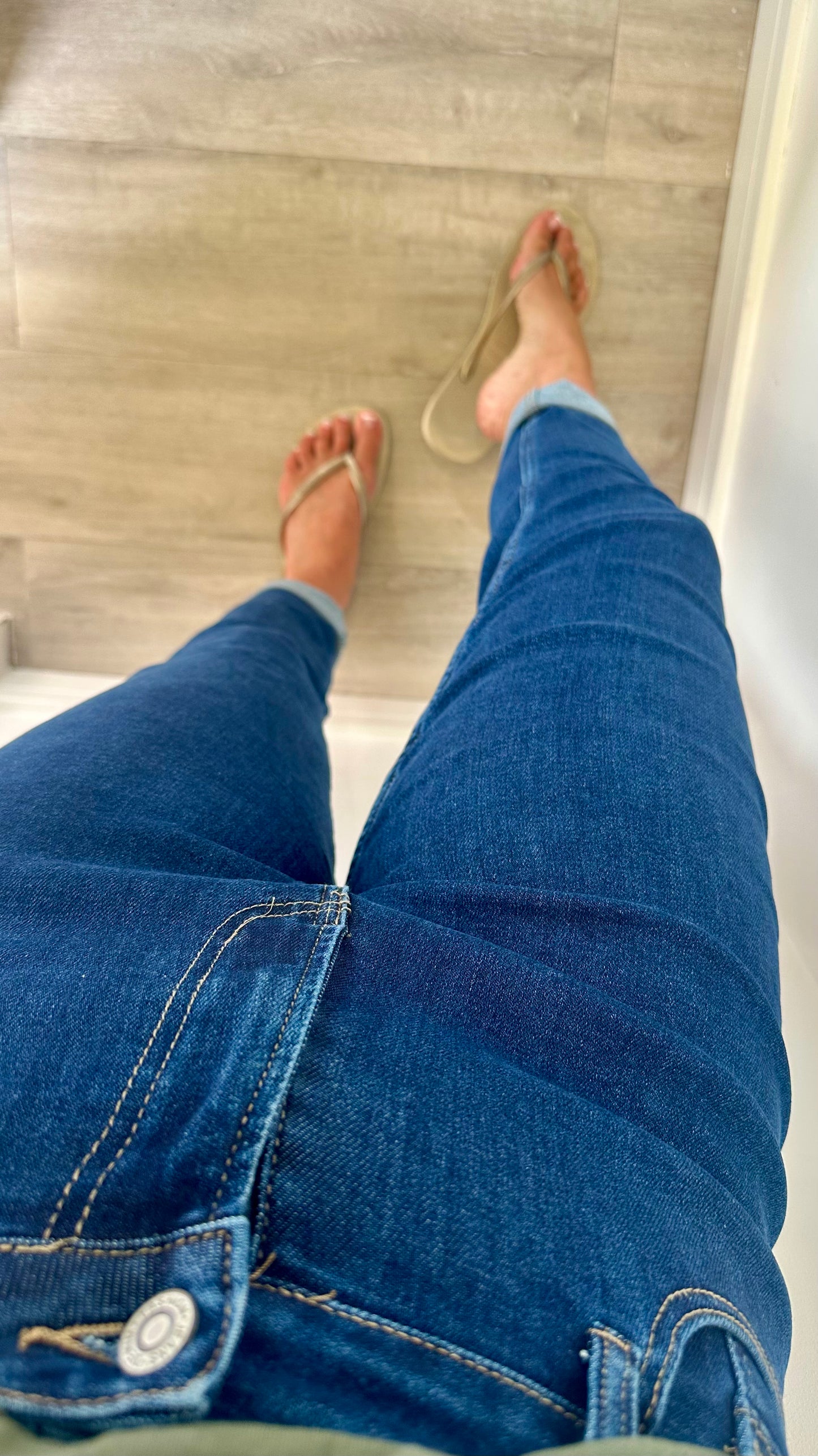 DARK DENIM MOM STYLE JEANS
