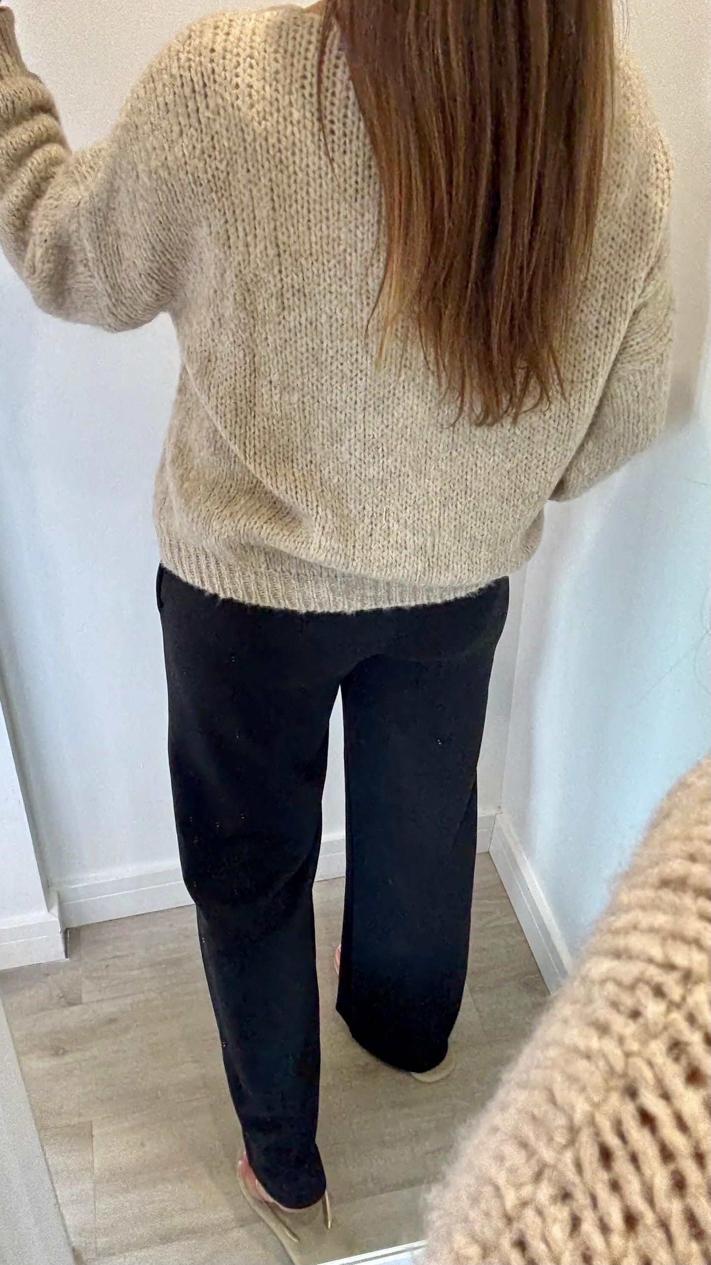 LATTE MULTI-DETAIL GOLD BROACH CARDIGAN