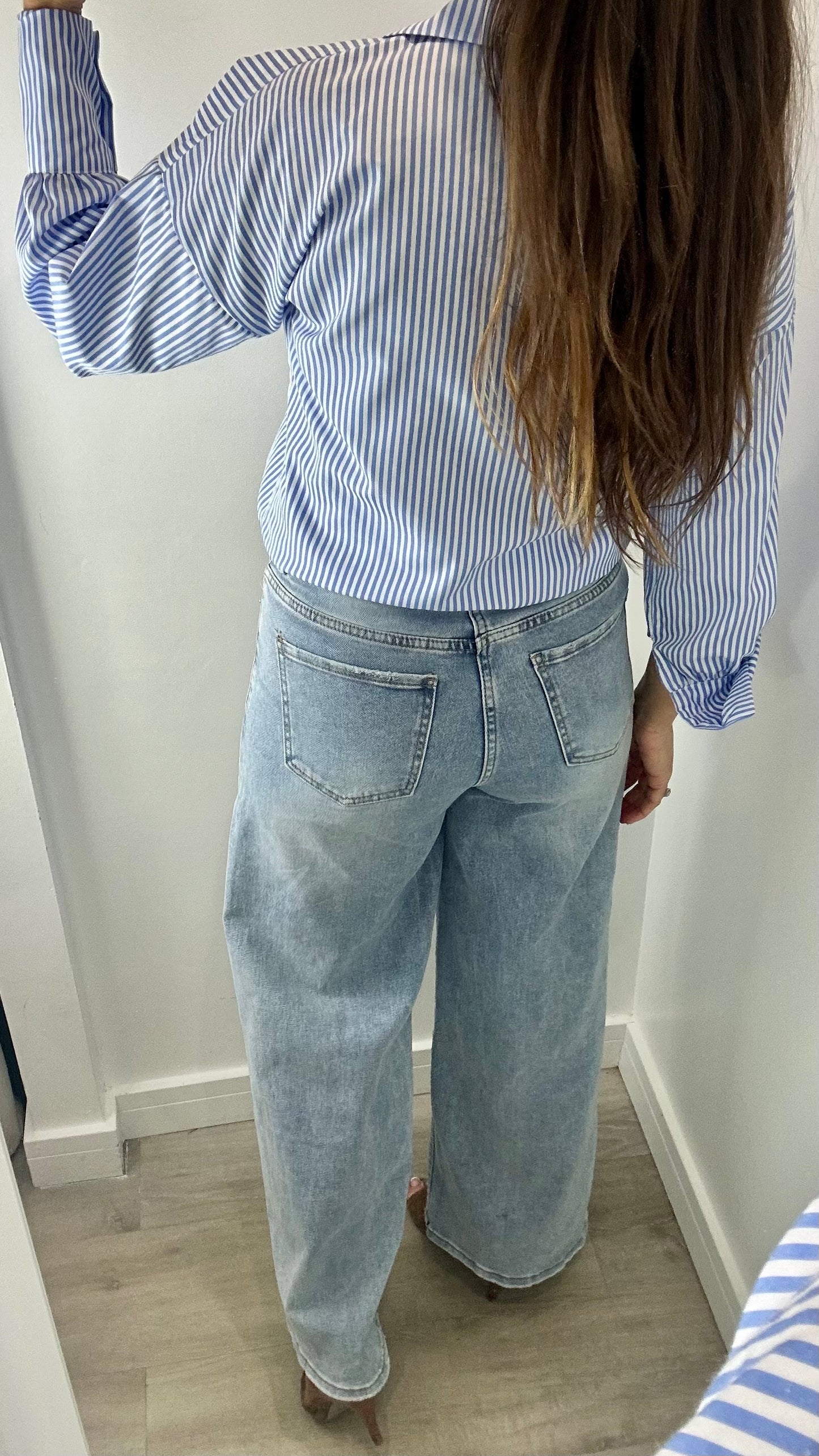 BLUE AND WHITE STRIPED SHIRT