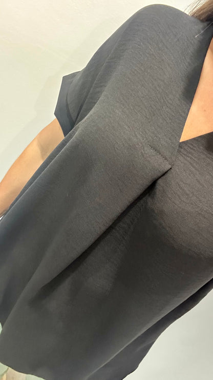 BLACK V NECK SHORT SLEEVE TOP