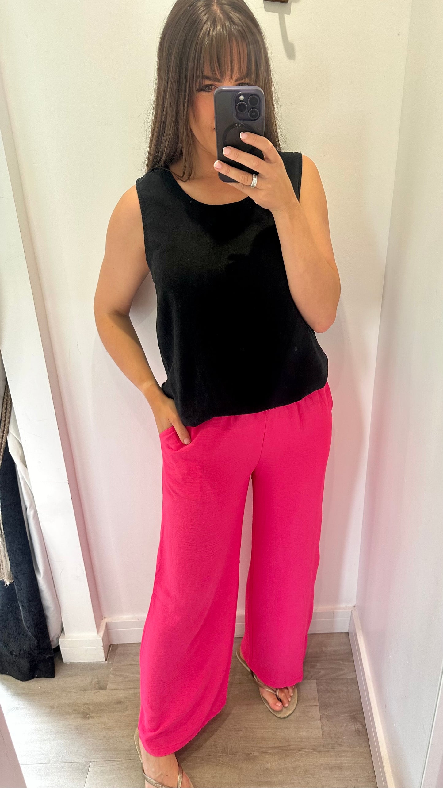 BLACK SLEEVELESS LINEN MIX TOP