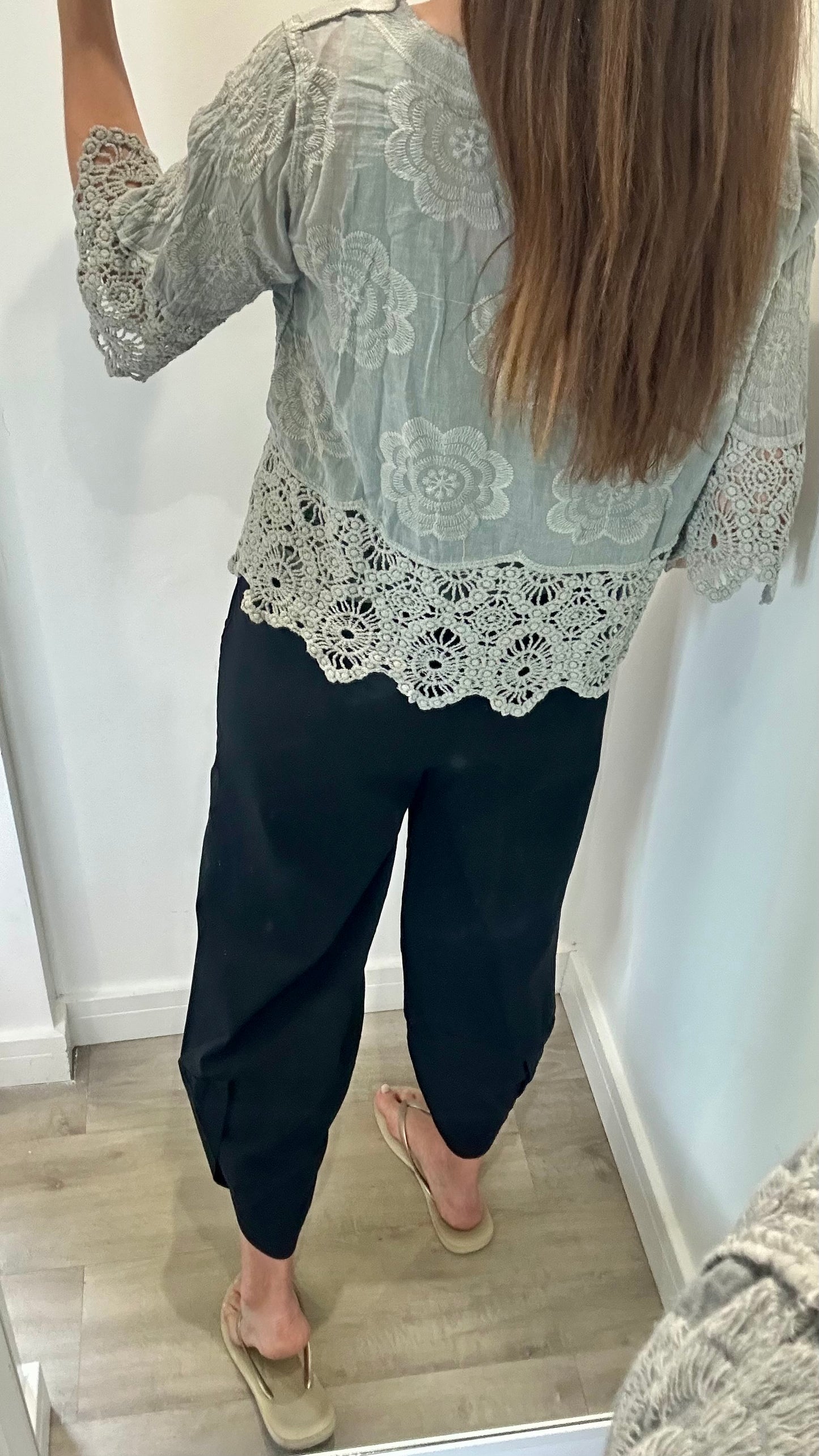 KHAKI FLORAL APPLIQUE V NECK TOP