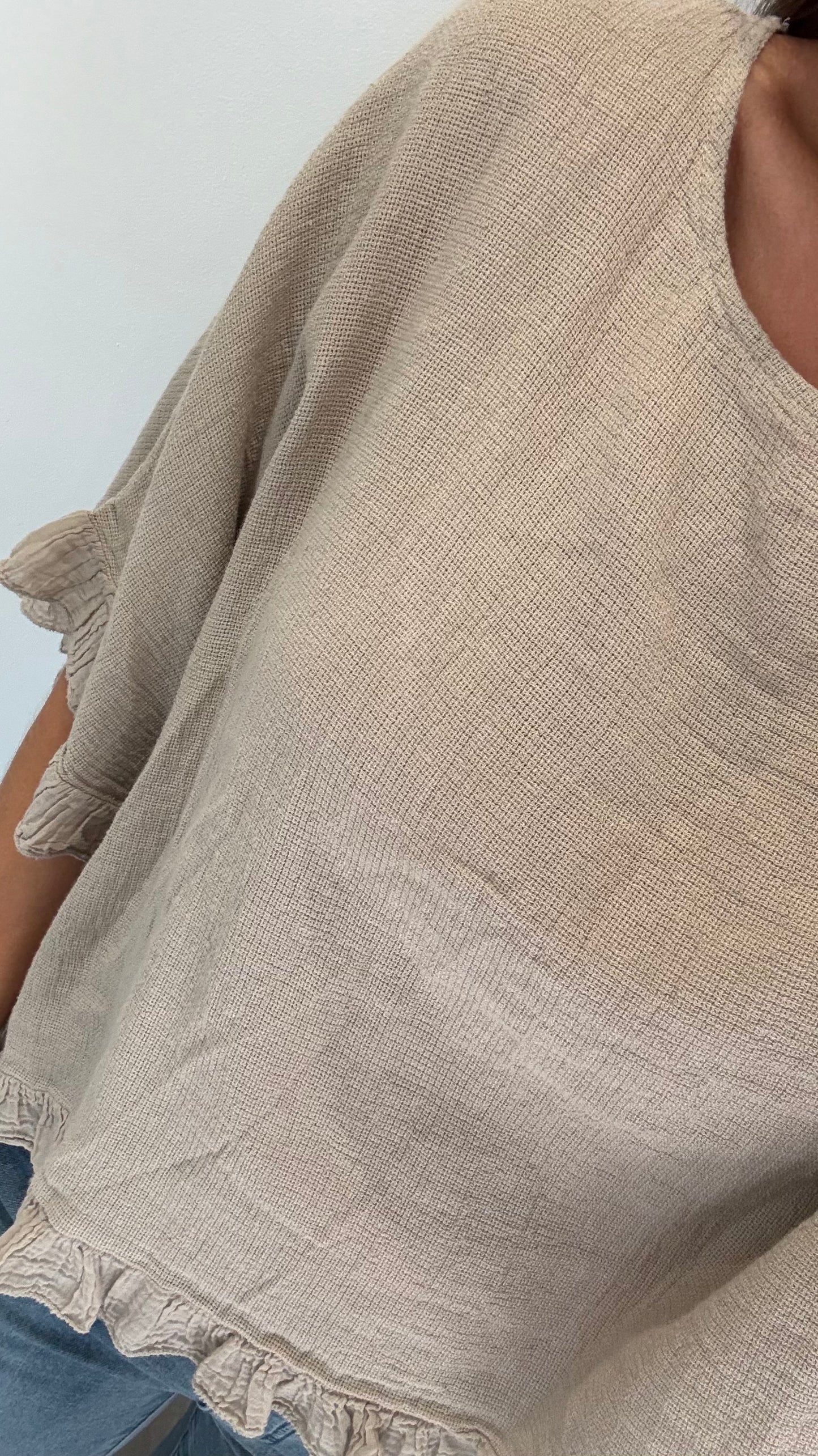 FRILL HEM COTTON TOP – MOCHA