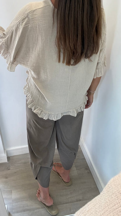 FRILL HEM COTTON TOP – STONE