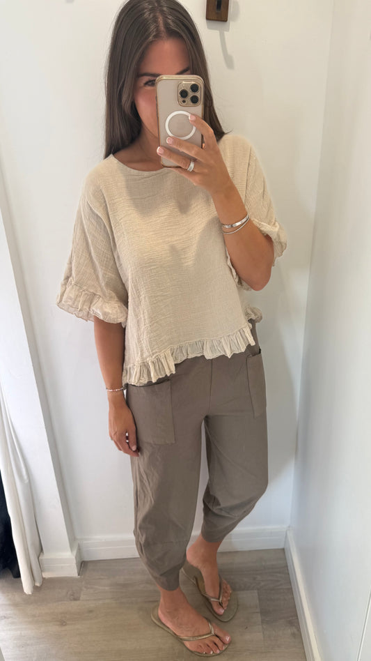 FRILL HEM COTTON TOP – STONE