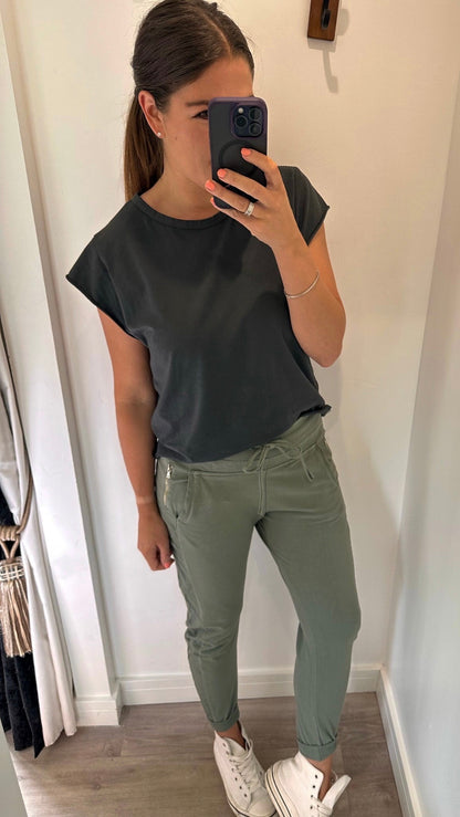 CHARCOAL CAP SLEEVE TEE