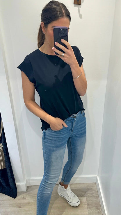 BLACK CAP SLEEVE TEE