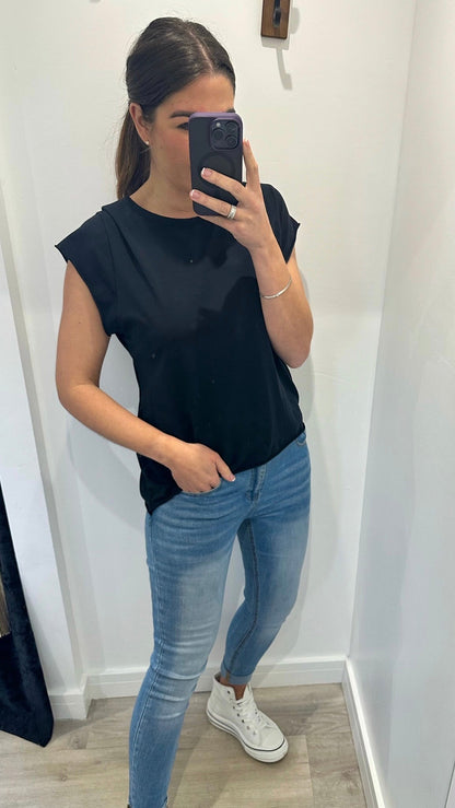 BLACK CAP SLEEVE TEE