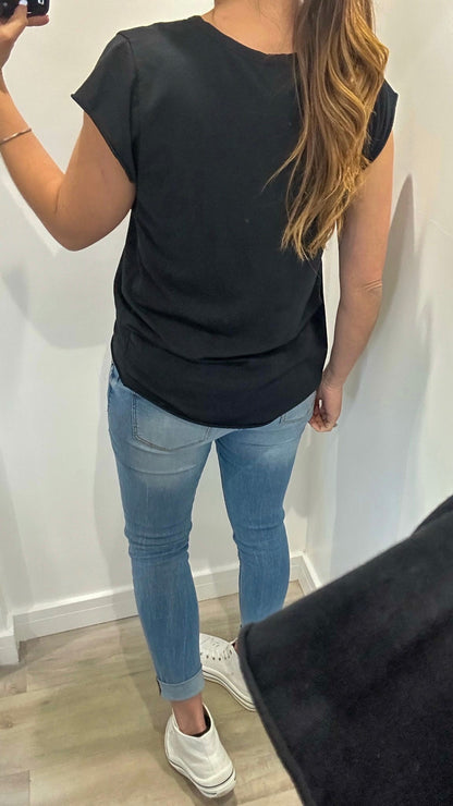 BLACK CAP SLEEVE TEE