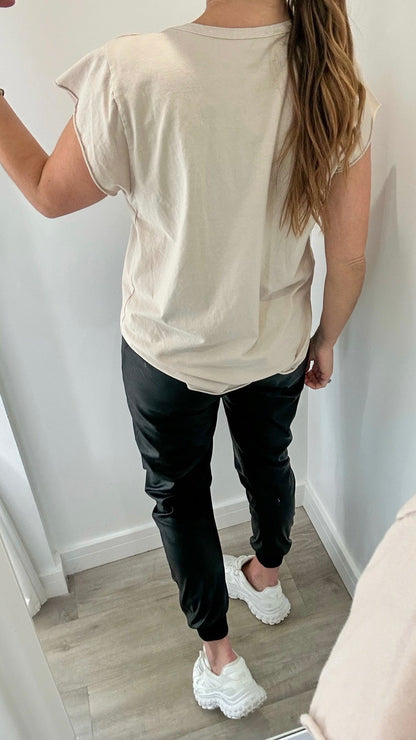 SAND CAP SLEEVE TEE