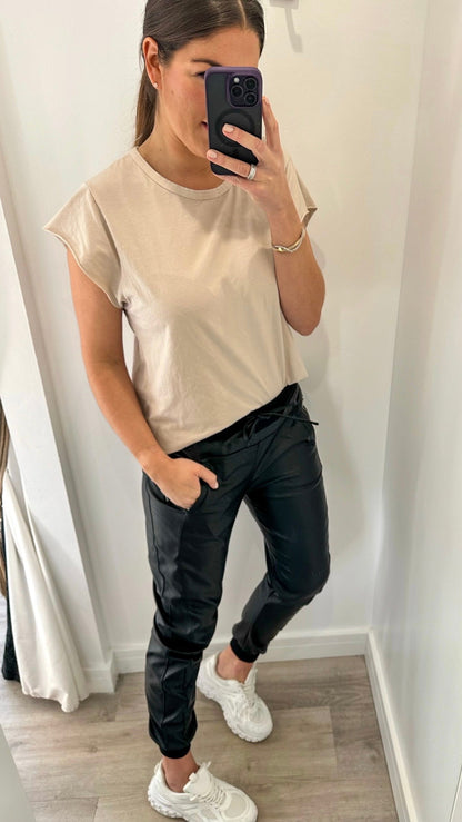 SAND CAP SLEEVE TEE