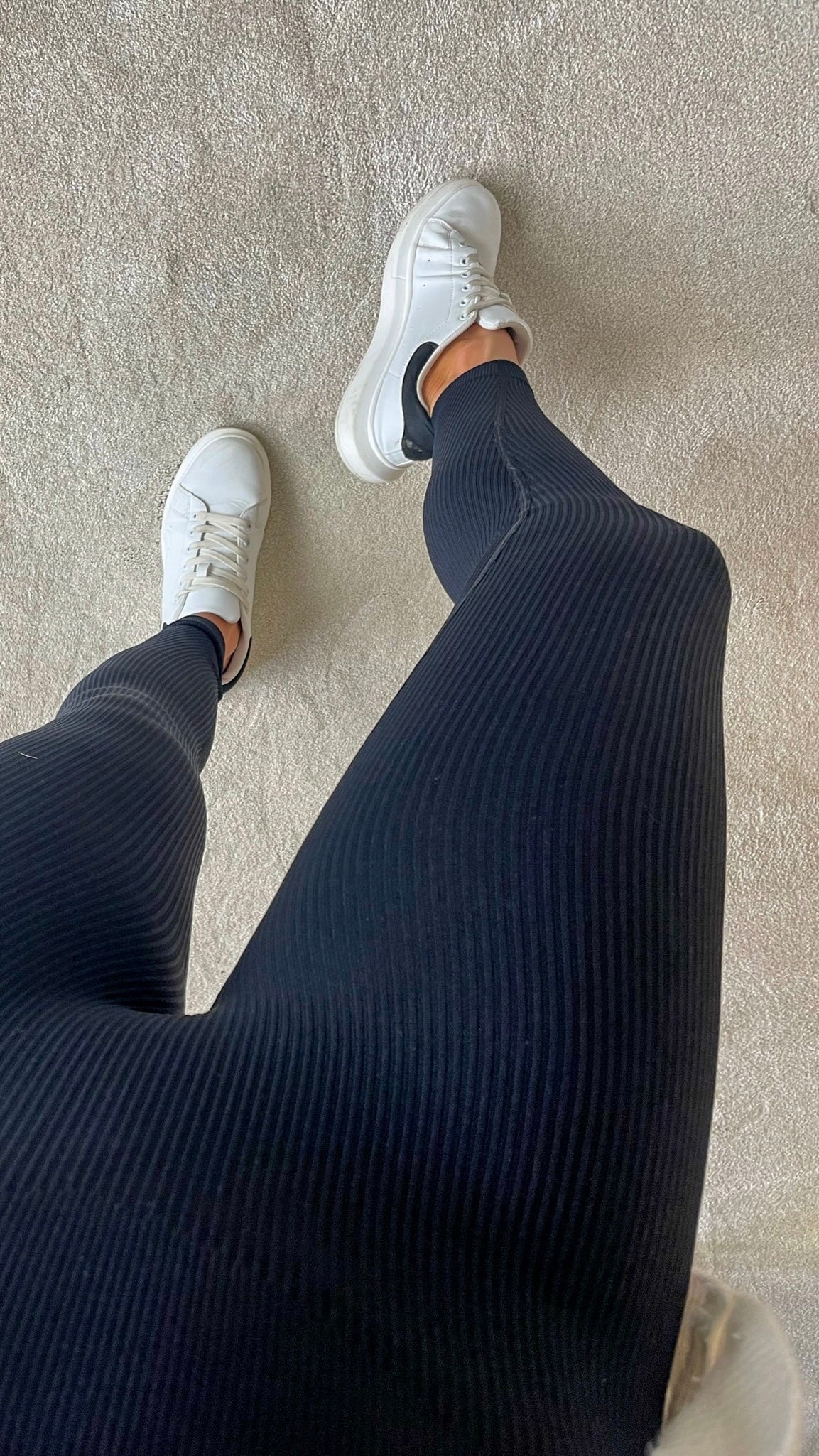 BLACK RIBBED SEAM FREE LEGGINGS