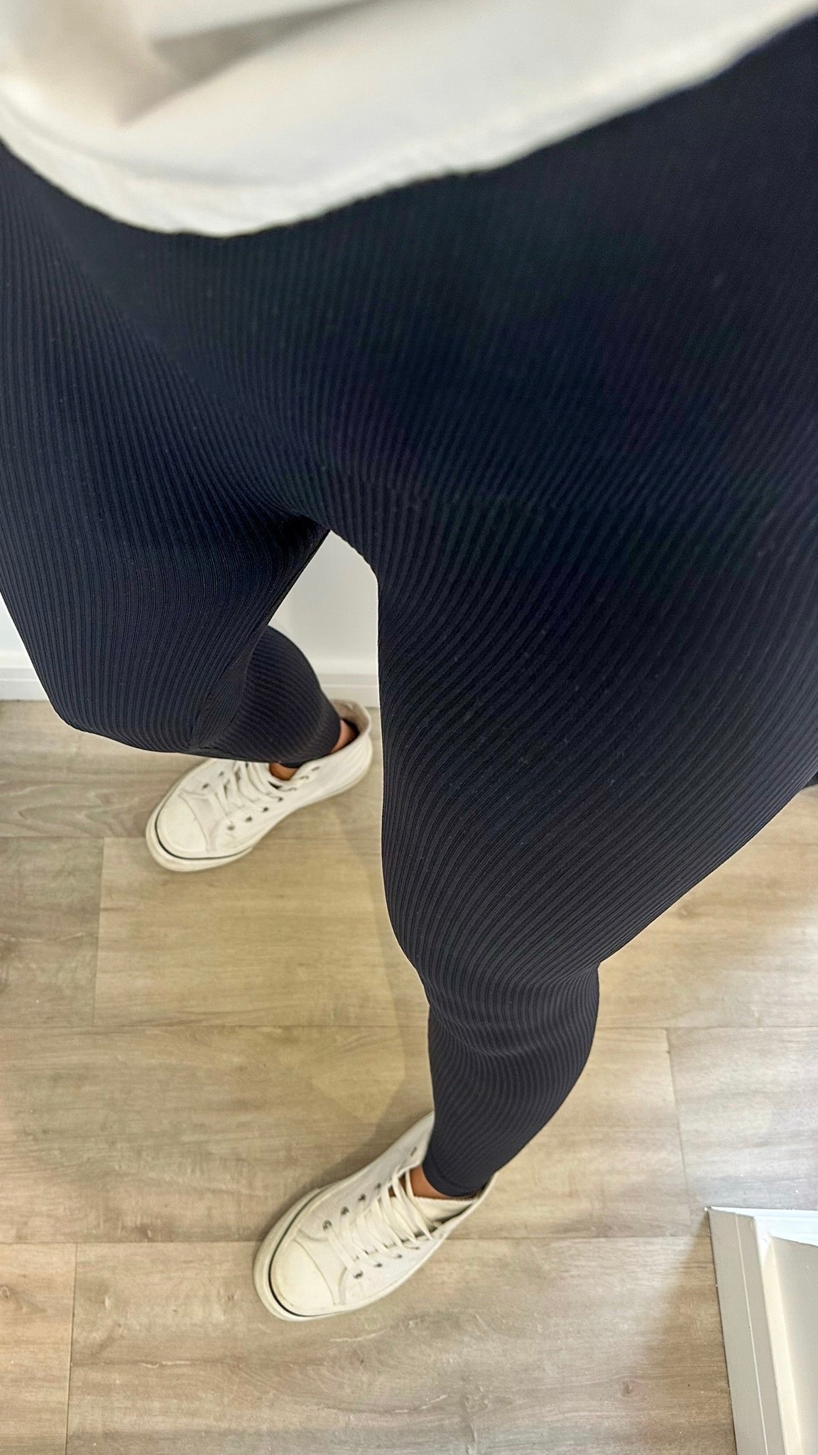 BLACK RIBBED SEAM FREE LEGGINGS