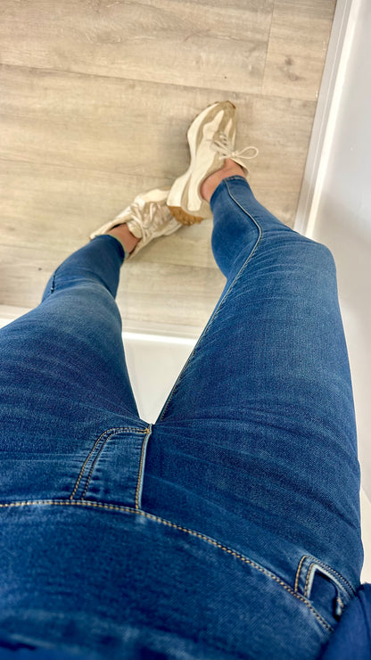 MID WASH TOCADO JEANS