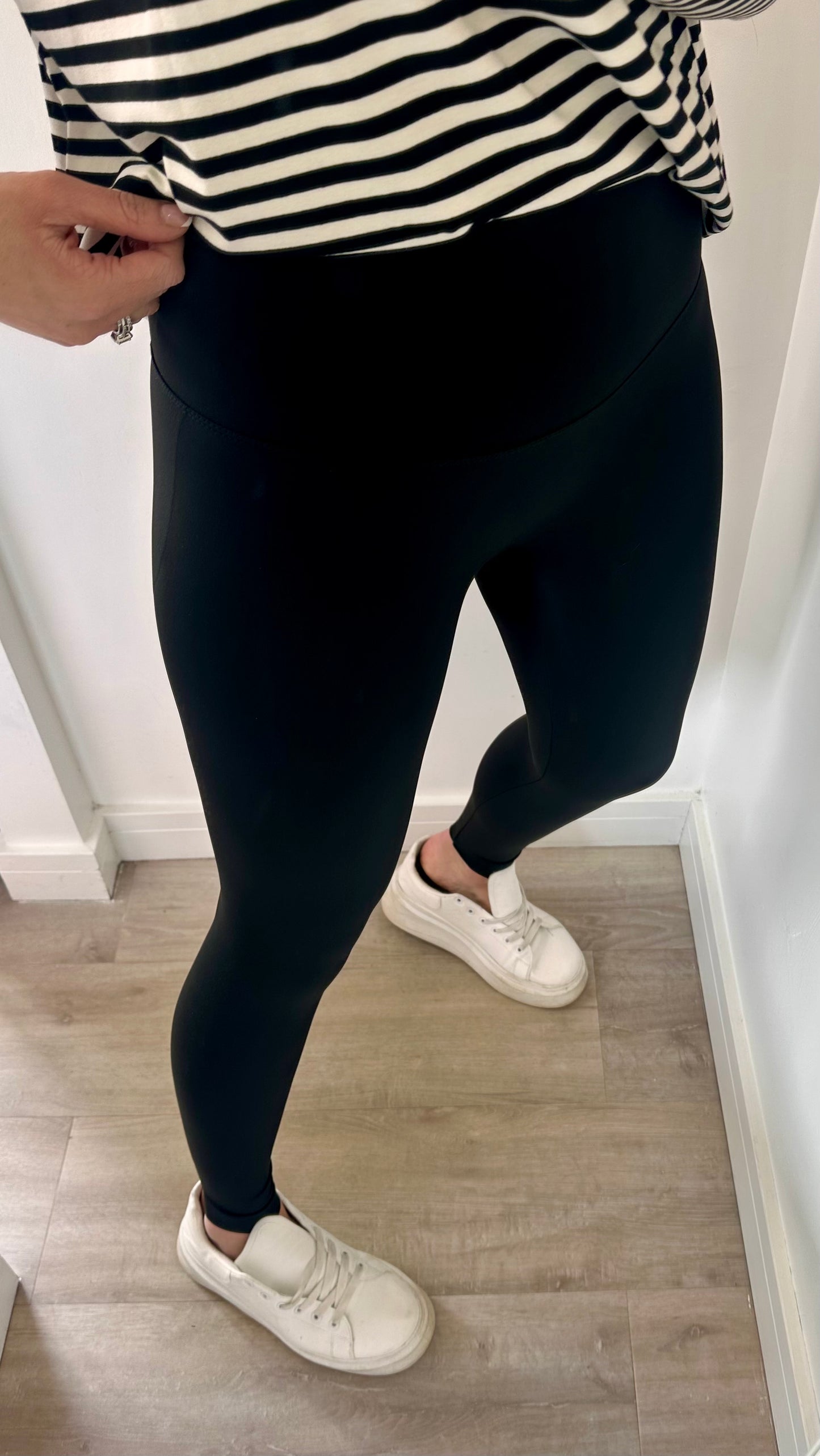 BLACK HIGH WAISTED SCULPT LEGGINGS