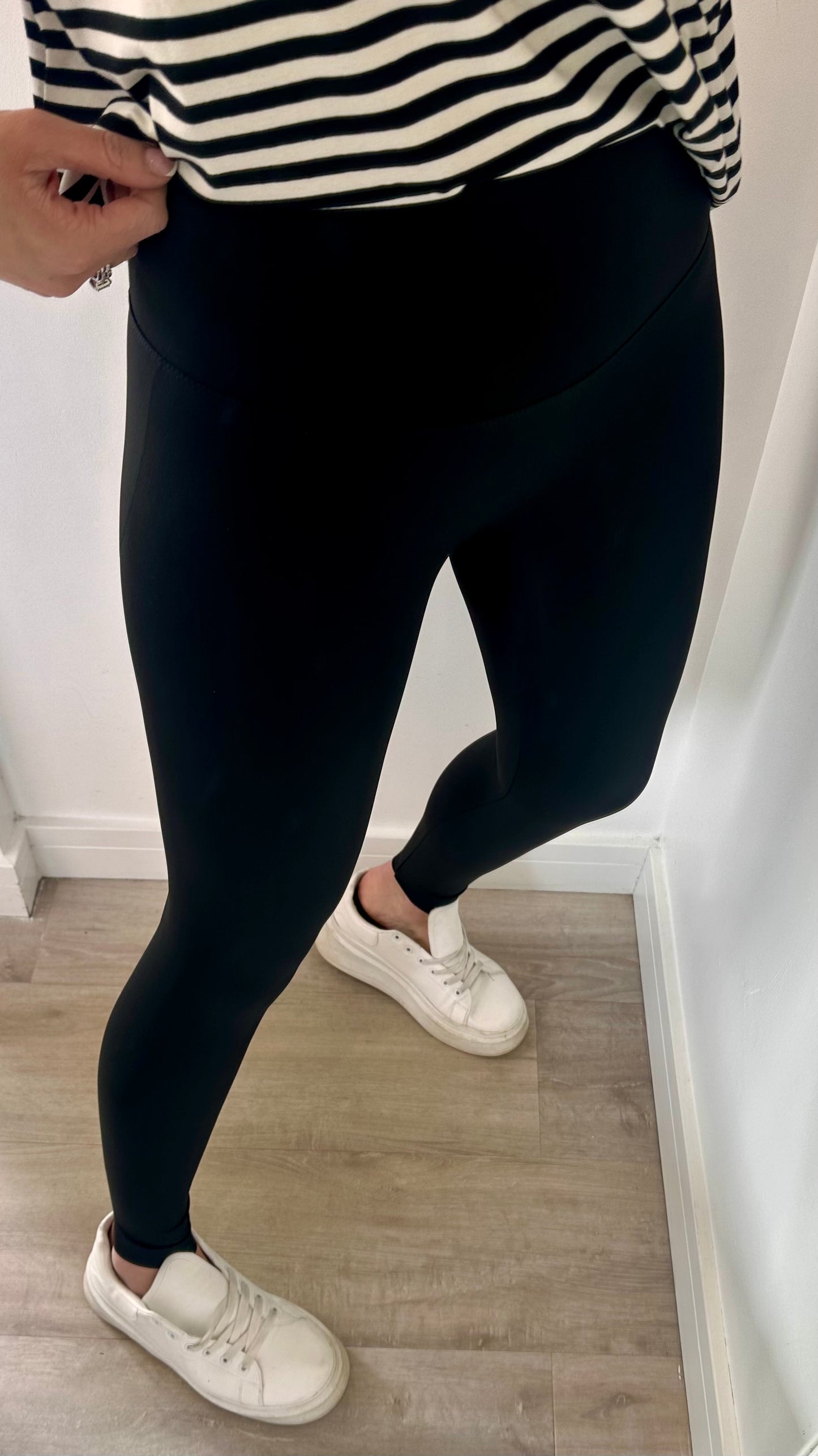 BLACK HIGH WAISTED SCULPT LEGGINGS