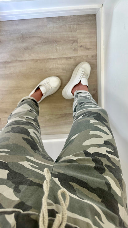 CAMO SWEAT PANTS