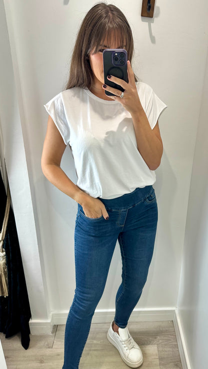 WHITE CAP SLEEVE TEE