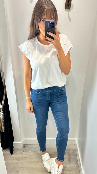 WHITE CAP SLEEVE TEE