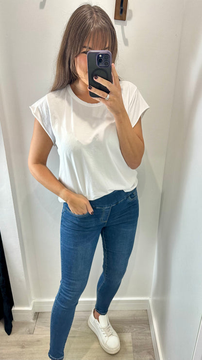 WHITE CAP SLEEVE TEE