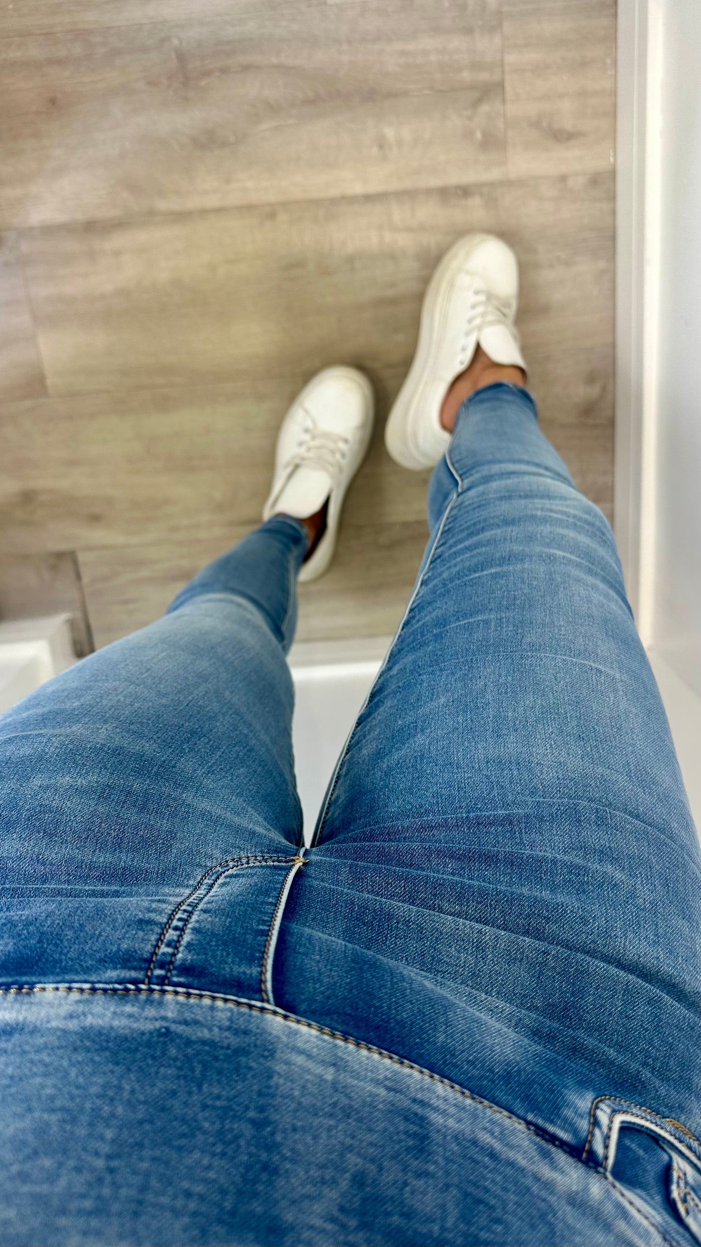 LIGHT DENIM TOCADO JEANS